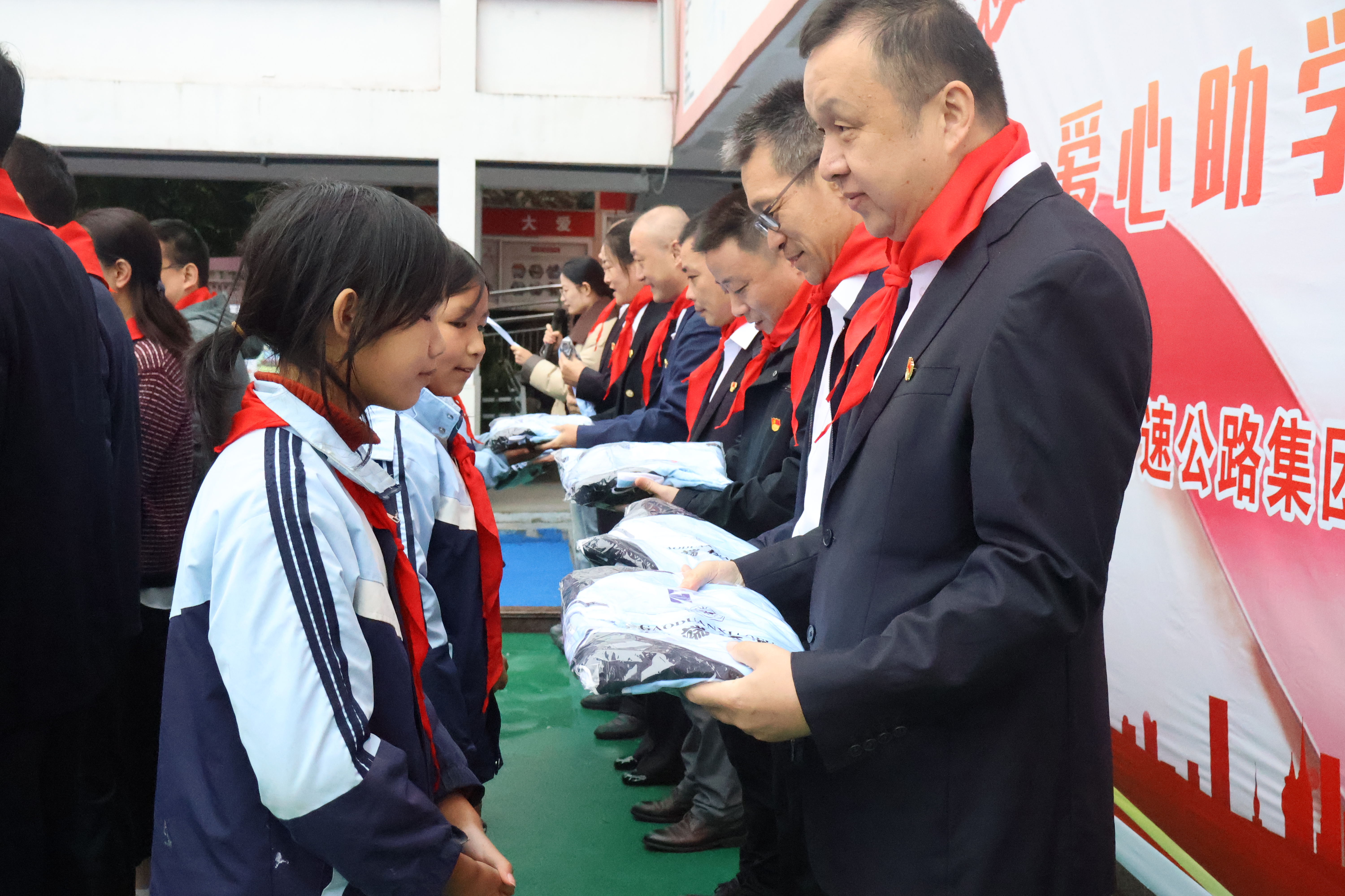 1762134521952319.jpg IMG_5635.JPG