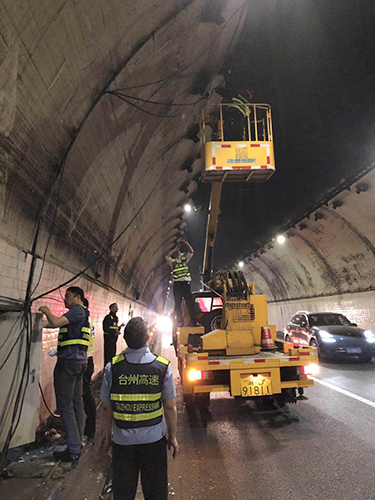 5 現(xiàn)場(chǎng)張耀及99.jpg